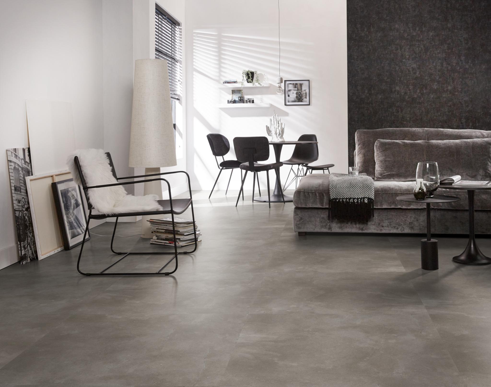 Piazzo XL dryback Warm Grey Ambiant 6090721019 pvc tegel sfeerfoto