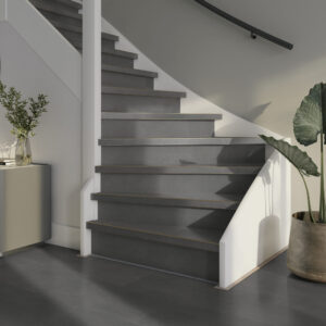 1910 Vivafloors pvc tegel donkergrijs sfeerfoto