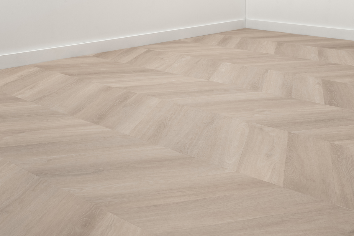 Floer Hongaarse Punt PVC – Onbehandeld Eiken met plint